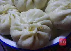 Illustration of how to make carrot and meat buns 3