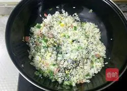 Illustration of how to make ham fried rice 6