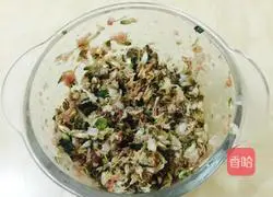 Illustration of how to make fried sophora flower dumplings 3