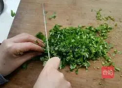 Celery Illustration of how to make pork dumplings 1