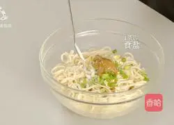 How to eat delicious food in summer.Learn how to make secret pepper and sesame noodles in one minute.10