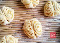 Illustration of how to make pumpkin flower roll steamed buns 12