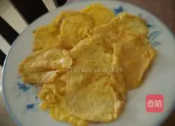 Illustration of how to make egg cake and purple potato stuffed rice with meat filling 4