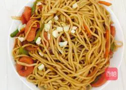 Illustration of how to make sausage fried noodles 4