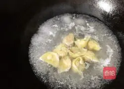 Illustration of how to make wonton noodles with minced pork in oil residue 9
