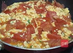 Illustration of how to make tomato fried rice 8