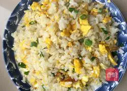 Illustration of how to make egg fried rice 9