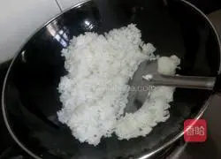 Super Spicy Garlic Egg Fried Rice Recipe Illustration 6