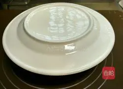 Illustration of how to make fried rice with beef, vegetables and eggs 11