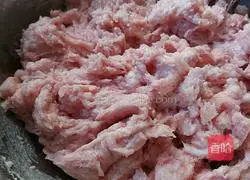 Illustration of how to make onion and meat dumplings 1