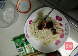 Illustration of how to make spicy and sour noodles 2
