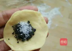 Soft Black Sesame Cake Recipe Illustration 5