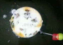 Illustration of making sour lai pancake 8