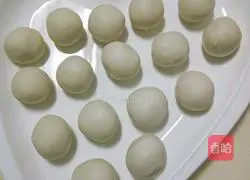 Illustration of making salty glutinous rice balls 7