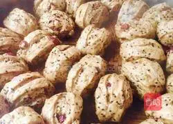 [Walnut, red dates, grapes, black sesame and milk steamed buns] Recipe 8