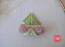 Illustration of how to make rose steamed buns 12