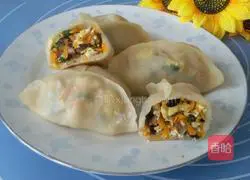 Illustration of how to make hot noodles and vegetarian stuffed pot sticker dumplings 13