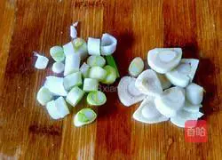 Illustration of braised pork, mushrooms and carrots with braised rice 3