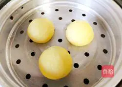 Illustration of how to make cornmeal steamed buns 10