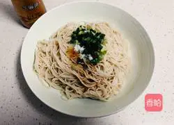 Illustration of how to make noodles with scallion oil 4