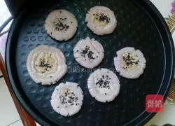 Illustration of how to make purple cabbage glutinous rice cakes 9