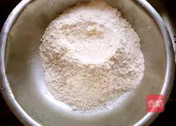 Illustration of how to make chive and egg pie 1