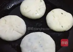 Illustration of how to make shepherd's purse pie 7