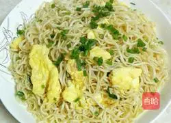 Illustration of how to make fried noodles with eggs 9