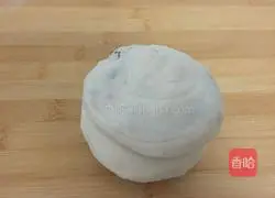 Illustration of how to make scallion pancakes 6