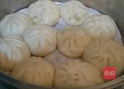 Illustration of how to make green bean and pork buns 8