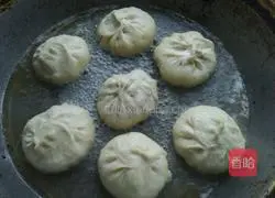Illustration of how to make fried buns 14
