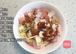 Illustration of how to make braised rice with mushrooms and chicken 1