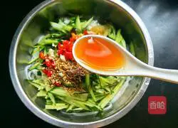 Illustration of how to make spicy and sour vermicelli 12
