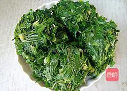 Illustration of how to make shepherd's purse dumpling stuffing 6