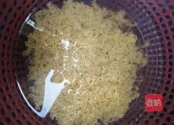 Illustration of how to make fried chicken noodles 5