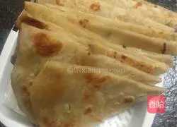 Illustration of how to make scallion pancakes 13