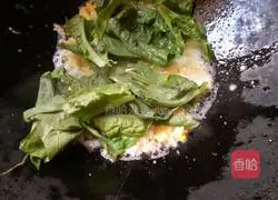 Illustration of how to make fried rice with chives and eggs 6