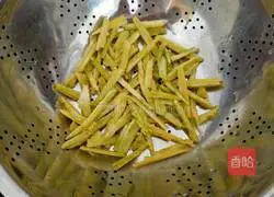 Illustration of how to make pumpkin pattern steamed buns 4