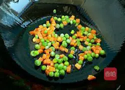 Illustration of how to make noodles with oyster sauce and tomato sauce 5