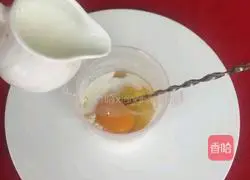 Illustration of how to make meat floss waffles 4