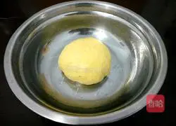 Illustration of how to make pumpkin dough buns with plain stuffing 5