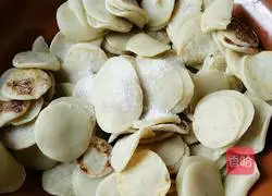 Illustration of how to make salt and pepper mung bean cake 1