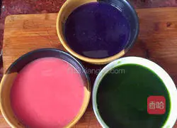 Illustration of how to make colorful glutinous rice balls with peanut and sesame filling 4