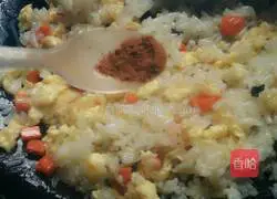 Illustration of how to make carrot and egg fried rice 9