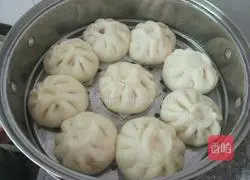 Illustration of how to make three-color radish buns 15