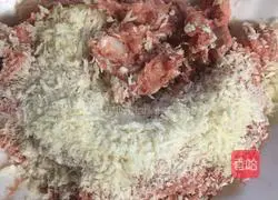 Illustration of making homemade hamburger patties 3