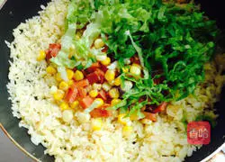 Illustration of how to make three-color egg fried rice 4