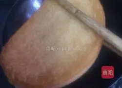 Illustration of how to make golden steamed bun slices 3