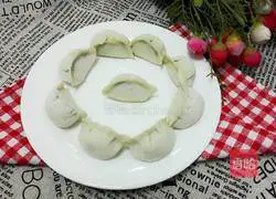 Illustration of how to make three fresh stuffed dumplings 10