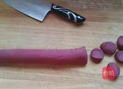 Illustration of how to make rose steamed buns (monascus powder) 6